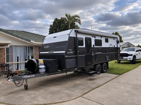 2024 Sunset Caravans Family Horizon 22'6 Tandem Axle 6 Berth Ensuite