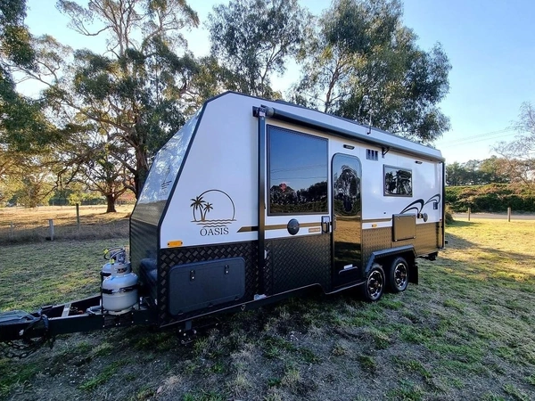 2026 Safari Caravans Oasis186 18'6 Touring Lithium Battery Solar Panels
