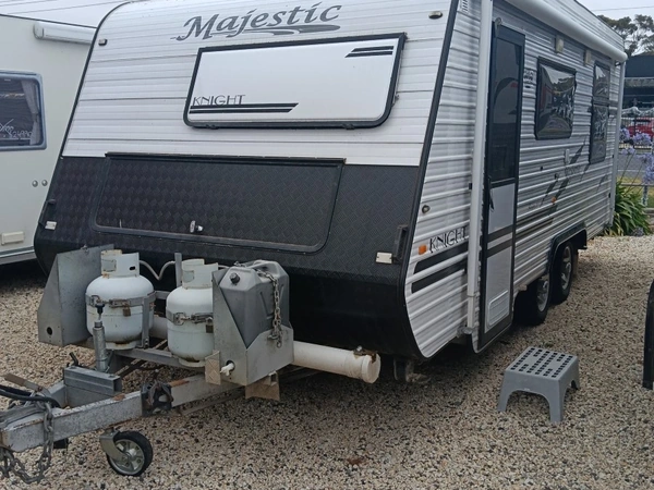 2011 Majestic Caravans Series 3 19'0 Luxury Air Conditioning Solar Panels