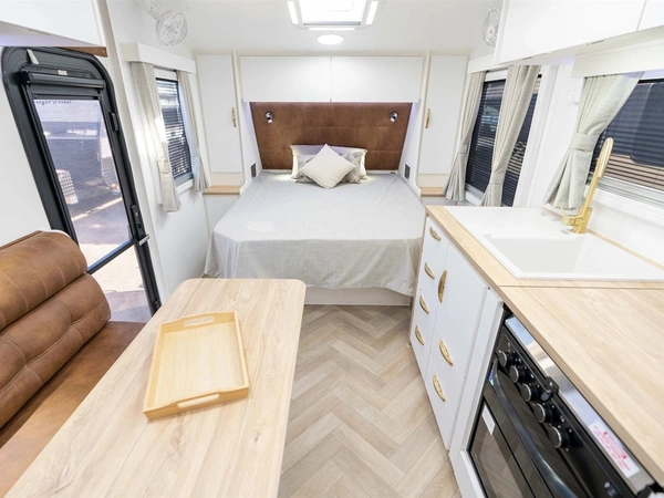 2026 Supreme Caravans Territory 17'6 Off Road Solar Lithium Full Ensuite