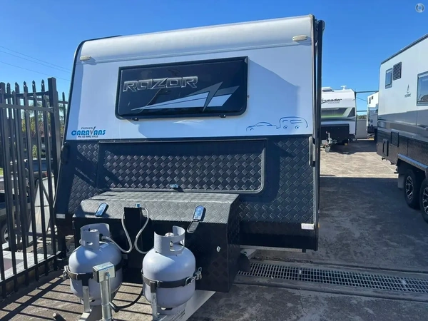 2021 Franklin Caravans Razor 21' Off Road Club Lounge Reverse Camera Washing Machine