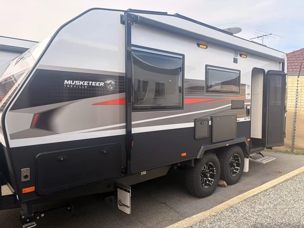 2026 Crusader Caravans Musketeer Treville Luxury Tandem Axle Lithium Battery Club Lounge
