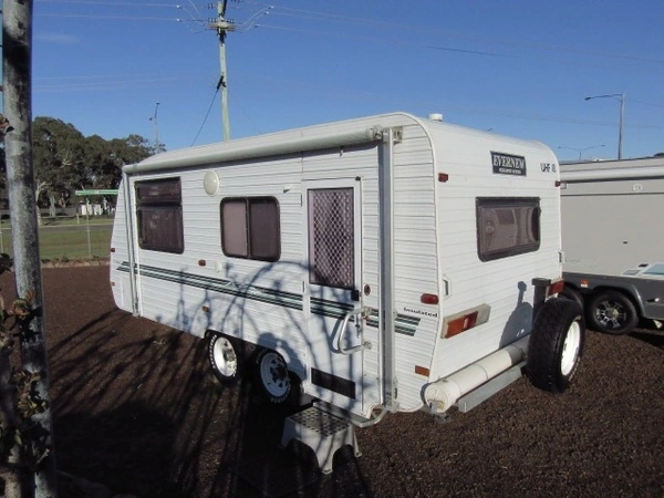 1999 Evernew Caravans E Series 17'9 Off Road Air Conditioner